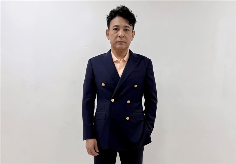 胡鴻達加入八點檔飾演房仲。（圖／民視提供）