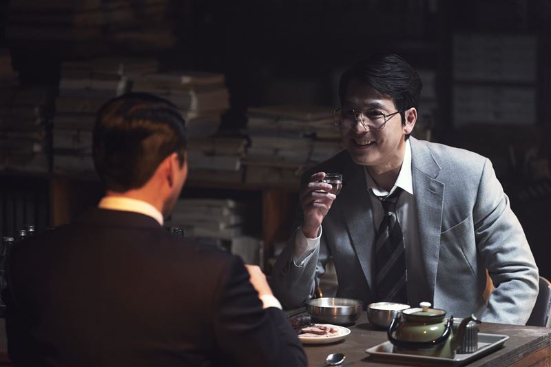 鄭雨盛在《韓國製造》中，化身正義檢察官。（圖／Disney+提供）