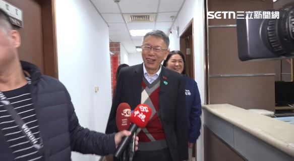 柯文哲拜會陳玉珍，兩人談完後笑呵呵（圖／翻攝畫面）