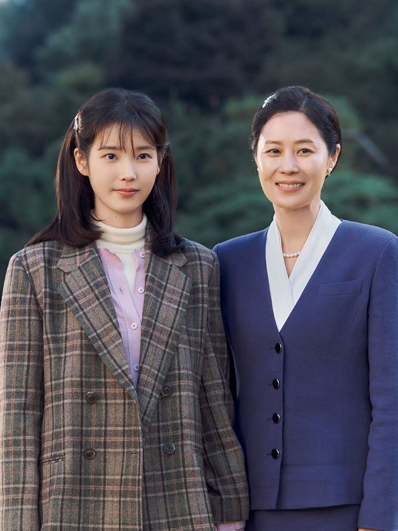 文素利在《苦盡柑來遇見你》中飾演 IU 母親角色而被觀眾熟知。（圖／翻攝自IG @pigduck_moon）