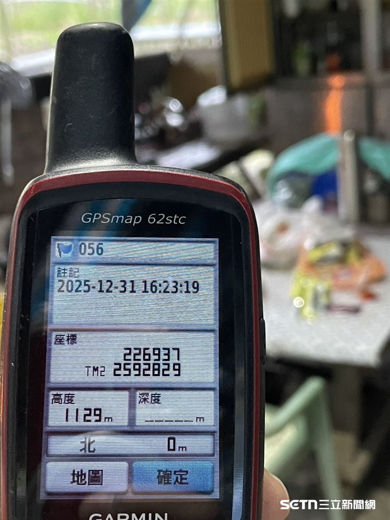 在海拔1,129公尺的達邦村深處，這間看似平凡的工寮，悄悄寫下了阿里山的新紀錄！首度正式記錄到臺灣黑熊入侵工寮翻找食物的影像，這項指標性的紀錄，不僅揭示了黑熊活動範圍與人類生活圈的重疊現況，也成為林業署與部落研商「人熊共生」策略的重要轉捩點。（圖／林業及自然保育署嘉義分署授權提供）