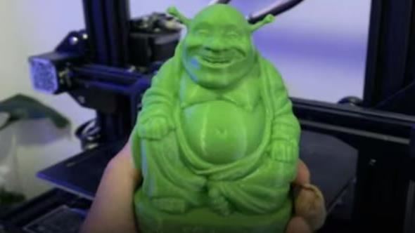 菲律賓女子在當地購入一尊綠色雕像，誤認為是佛像，拜了4年多後才發現，自己長期供奉的對象竟是「史瑞克」。（圖／翻攝自Reddit）