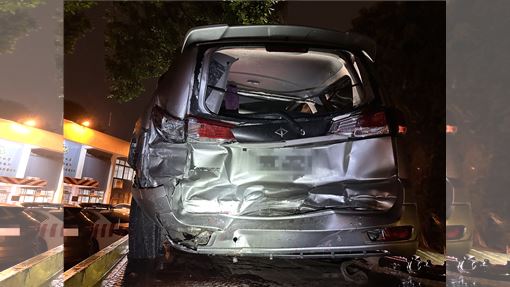 五楊高架休旅車鬼切遭客運推撞　駕駛命大