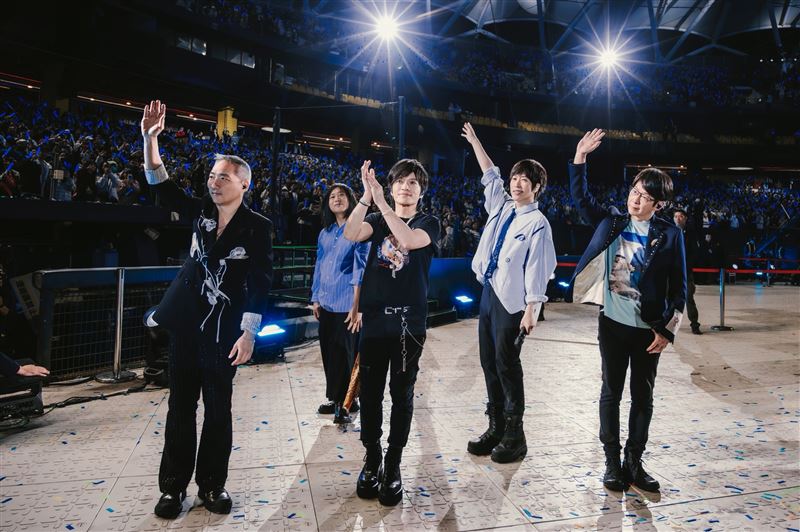 五月天演唱會邀請小玫瑰擔任嘉賓。（圖／相信音樂提供）