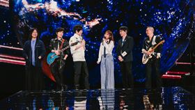 五月天演唱會邀請小玫瑰擔任嘉賓。（圖／相信音樂提供）