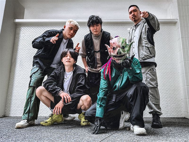 陳亞蘭確定參加大港開唱演出，合體血肉果汁機。（圖／出日音樂提供）