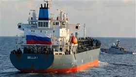 美追緝的委國油輪，貝拉1號塗上俄旗。（圖／翻攝自X平台 @_geisterzug_）