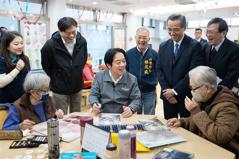 總統賴清德參訪「天主教耕莘健康管理專科學校附設宜蘭縣私立勁好園綜合長照機構」。(圖/總統府提供)