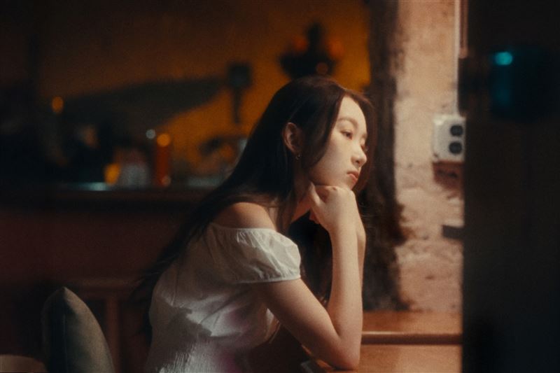 創作歌手 CClaire 馬愷伶曾以自創曲、同時也是臺大畢業歌的〈臺大的垃圾〉在網路上迅速爆紅