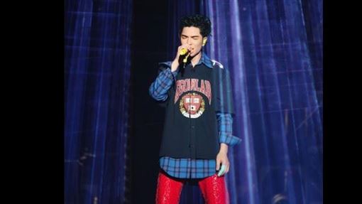 蕭敬騰跨年表演被網酸！隔著螢幕都尷尬