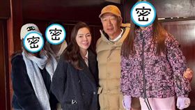 曾馨瑩與郭台銘帶著3個孩子去日本度假，難得分享一家五口全家福。（翻攝曾馨瑩IG）