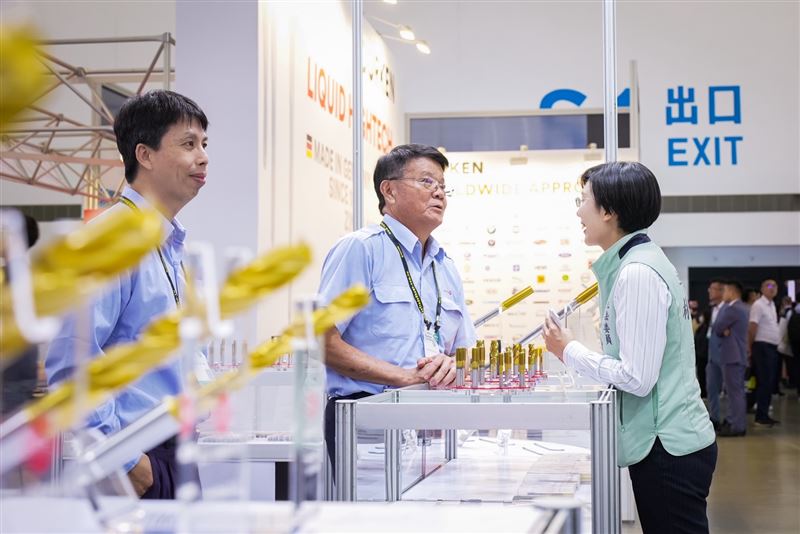 起造新高雄！林岱樺拋「一纜二塔三黃金」AI自駕車導覽、軍工三支箭，目標年賺千億觀光財