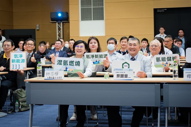 起造新高雄！林岱樺拋「一纜二塔三黃金」AI自駕車導覽、軍工三支箭，目標年賺千億觀光財