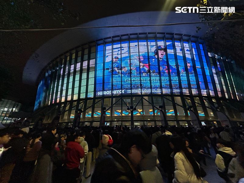 南韓女團BABYMONSTER在台北小巨蛋開唱，現場維安升級。（圖／讀者提供）