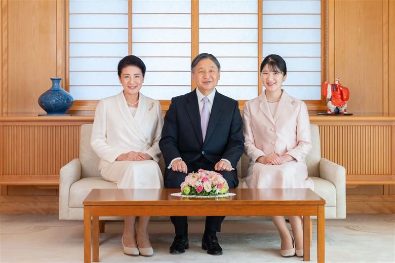 日本皇居2日舉行「新年一般參賀」活動，驚傳裸男鬧場事件。（翻攝自kunaicho_jp IG）