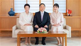 日本皇居2日舉行「新年一般參賀」活動，驚傳裸男鬧場事件。（翻攝自kunaicho_jp IG）