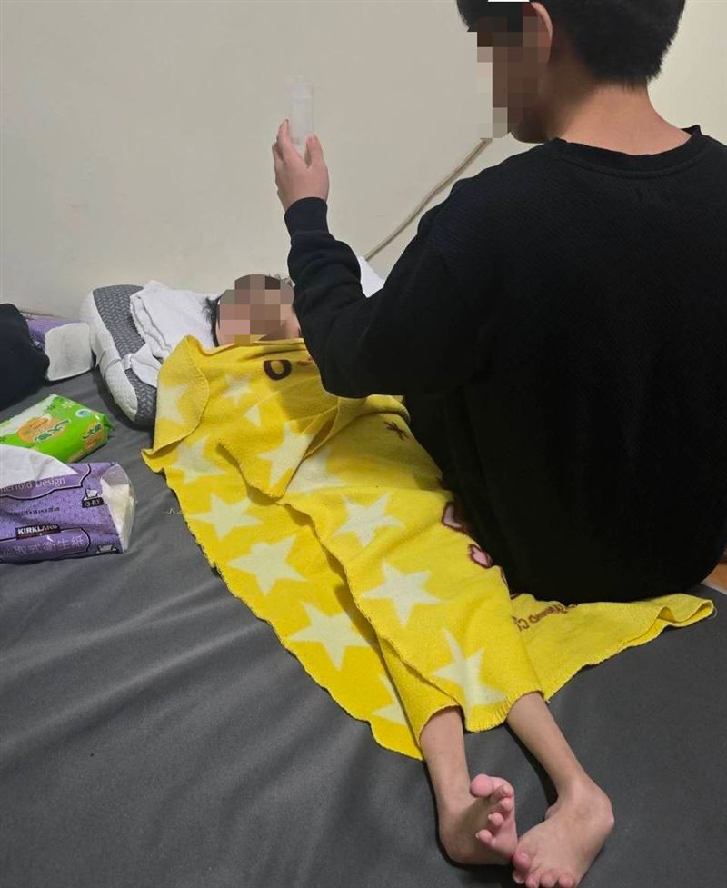 鬼父利用全癱女騙善款全拿!苦母當洗碗工咬牙養4兒女18年,全家逃離。(圖/翻攝自《愛的延續》公益協會臉書)