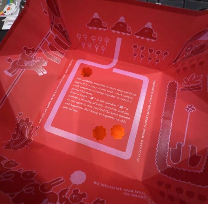 夫妻倆在富士山前的合影中，親密互動自然流露幸福感，粉絲看到畫面直呼「太甜了！」。（圖／翻攝自＠erin67623 Threads）