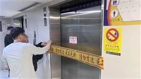 台中大遠百電梯又故障　市府要求全面性公安盤查台中大遠百1日晚間再度發生電梯故障情形，台中市都發局2日表示，鑑於該分店2025年曾發生多起電梯公安事件，已要求業者針對全館18台電梯進行全面性公安盤查，釐清是否存在系統性或管理維護疏失。（台中市政府提供）中央社記者趙麗妍傳真　115年1月2日