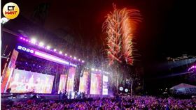 網友在PTT上熱議台北101啟用前的跨年記憶，引發共鳴。（圖／侯世駿攝）