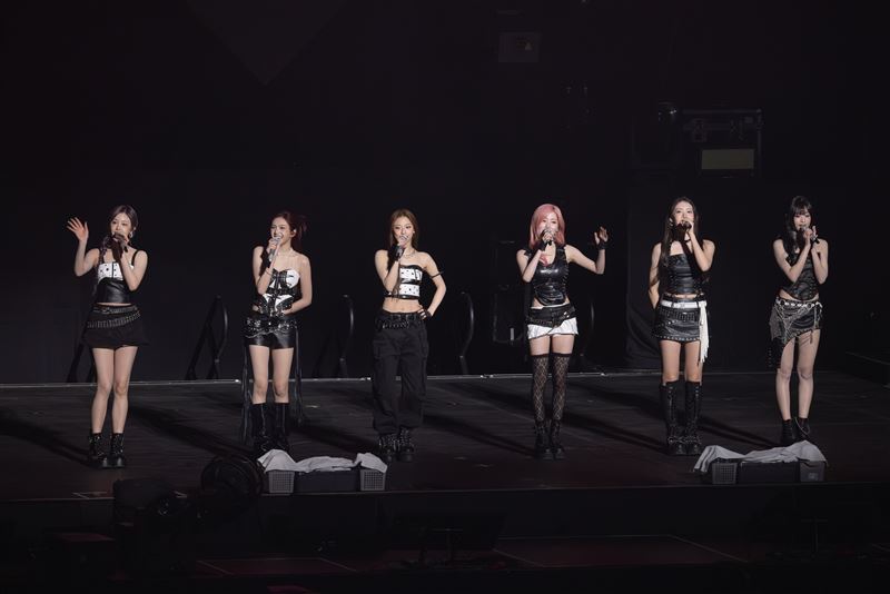 BABYMONSTER成員們一一向粉絲問候。（圖／讀者提供）