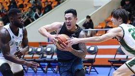 周儀翔基隆黑鳶首秀以10分、7失誤作收。（圖／籃協提供） 