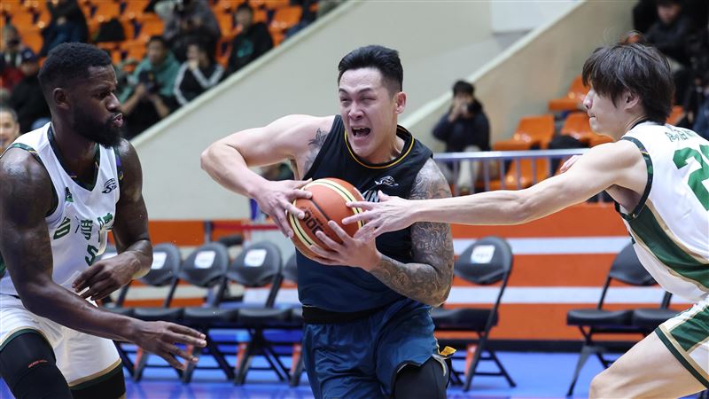 周儀翔基隆黑鳶首秀以10分、7失誤作收。（圖／籃協提供）