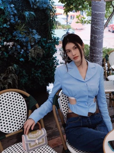 何穗產後狀態恢復良好,身形依舊維持超模水準,也讓不少網友直呼「完全看不出來已經當媽」。(圖/翻攝自何穗IG)