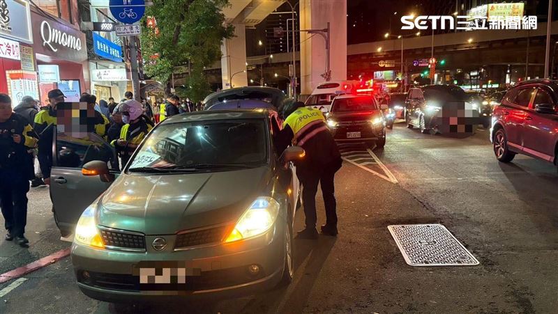 板橋分局江翠派出所,亞東醫院,新北,新北市,裸女,跳車（圖／翻攝畫面）