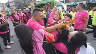 （圖／岡山城隍殿殿主王榮宥替信眾祭改）