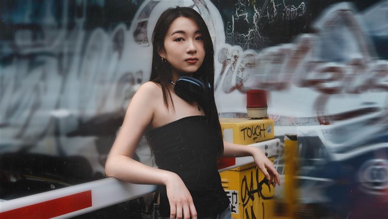 創作歌手 CClaire 馬愷伶曾以自創曲、同時也是臺大畢業歌的〈臺大的垃圾〉在網路上迅速爆紅