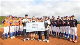 采盟捐款　協助台灣棒球育才協會推廣基層棒球由統一獅教練高志綱（左）擔任理事長的台灣棒球育才協會舉辦棒球交流營，采盟股份有限公司捐贈129萬6000元協助推廣基層棒球運動。（台灣棒球育才協會提供）中央社記者蘇志畬傳真　115年1月2日
