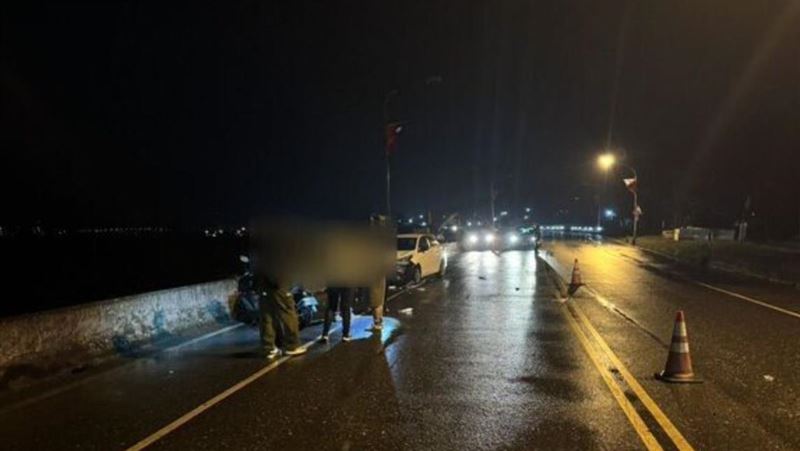 花蓮台9線車禍,機車騎士疑自摔遭輾送醫不治。(圖/翻攝畫面)