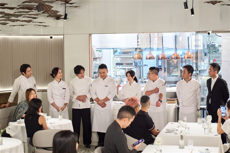 比賽現場胡宇威(左)、Jessica、姚淳耀、陳勇孝、林予晞、鄭淳豪、Will高郁皓。（圖／華視提供）