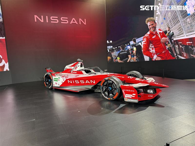 0到100公里僅需1.86秒，極速上看322公里，甚至比F1還快。（圖／記者鍾釗榛攝影）