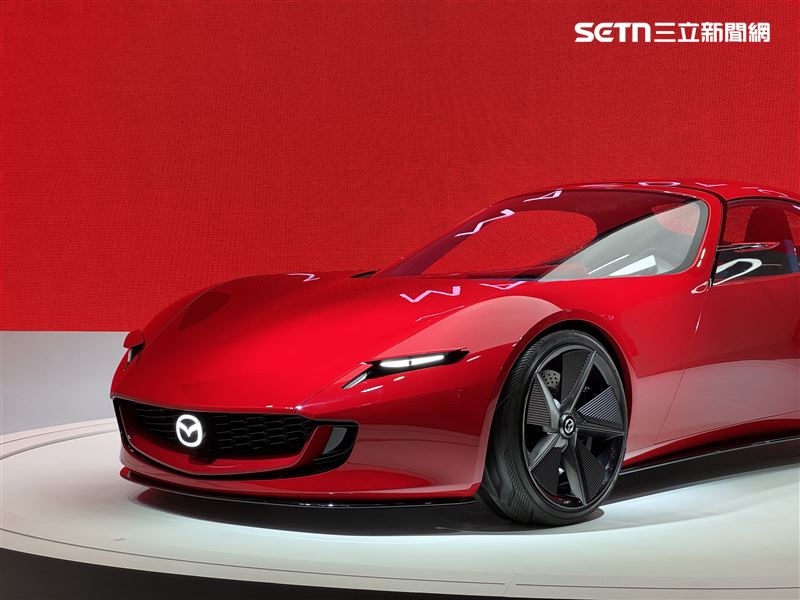MAZDA ICONIC SP概念跑車重現彈出式大燈。(圖/記者鍾釗榛攝影)