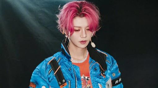 網紅自爆和鹿晗床照聲稱：所有頂流都睡完