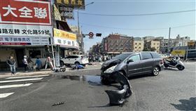車禍,鳳山,自小客,機車騎士