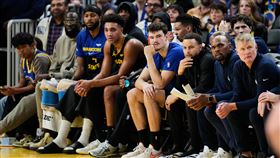 金州勇士主力柯瑞（Stephen Curry）和格林（Draymond Green）雙雙缺陣。（圖／美聯社／達志影像）