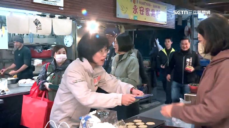 民進黨新北市長參選人蘇巧慧挺進深藍選區「永和」掃街