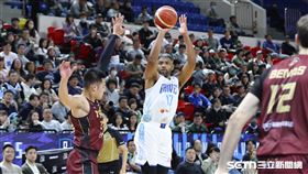 PLG例行賽，富邦勇士洋將辛特力第一次出手投進三分球。（圖／記者劉彥池攝影）