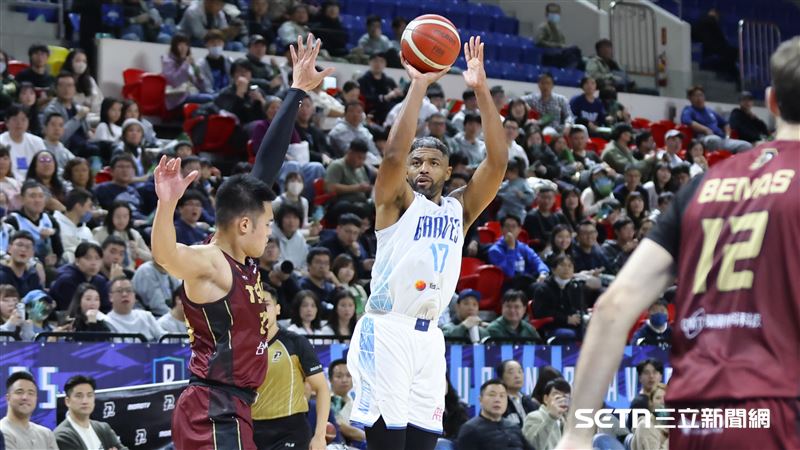 PLG例行賽，富邦勇士洋將辛特力第一次出手投進三分球。（圖／記者劉彥池攝影）