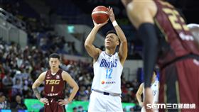 PLG例行賽，富邦勇士前鋒林志傑執行罰球。（圖／記者劉彥池攝影）