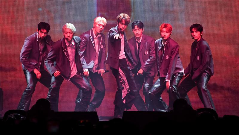 NEXZ秀肌肉　翻跳Stray Kids神曲粉絲暴動