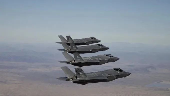 F-35戰機匿蹤打擊群完美執行空襲委國首都任務，再次讓世界見證美軍的強大。( 示意圖／翻攝自浮沉歐羅巴）