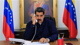 委內瑞拉強人馬杜洛，於3日凌晨遭美軍以空襲為掩護的行動中，遭到抓捕，美方對他起訴的多起毒品與槍械罪名。（圖／翻攝自X平台 @NicolasMaduro）