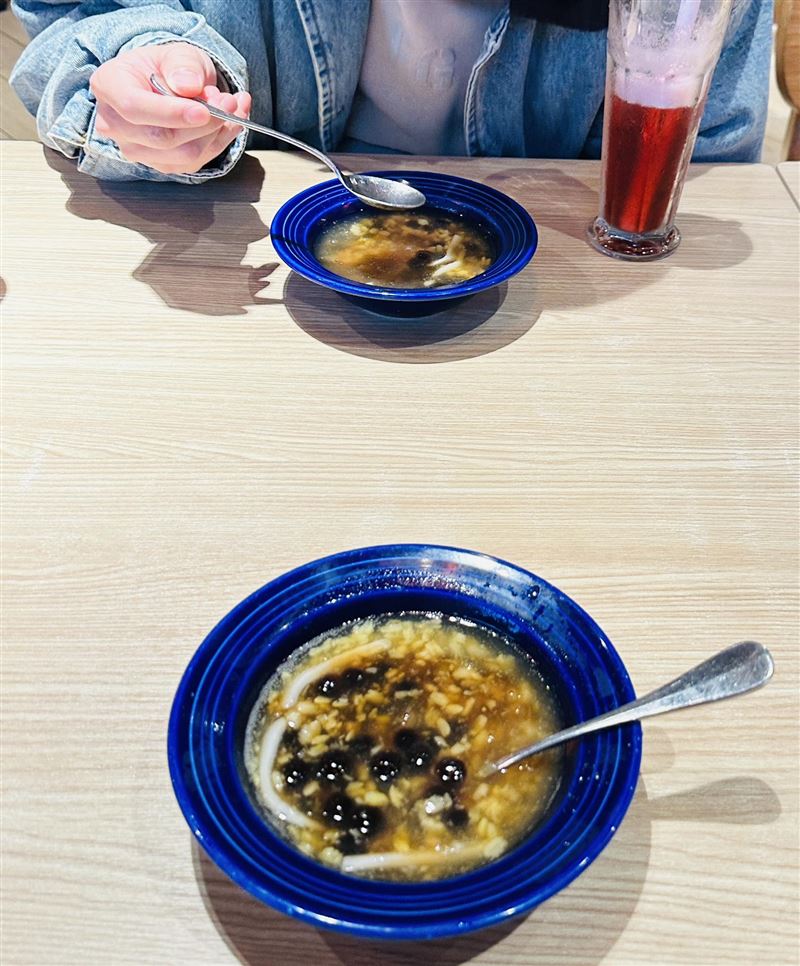 白馨儒分享與神秘人用餐照片。（圖／翻攝自白馨儒臉書）