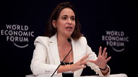 原訂今天舉行的諾貝爾和平獎得主、委內瑞拉反對派領袖馬查多記者會已被「延期」。(圖/翻攝維基百科)