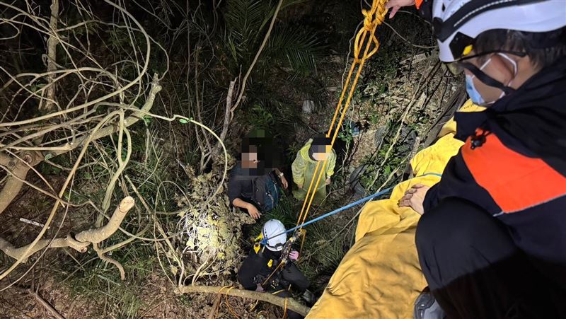 峭壁下2個人夾住…警消直衝柴山秘境