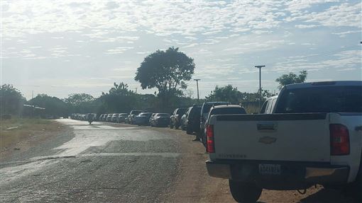 獨家／加油排4小時！台商曝委國變孤島